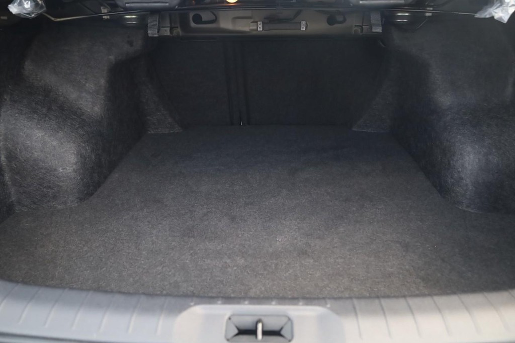 Nissan Altima Vehicle Image 24