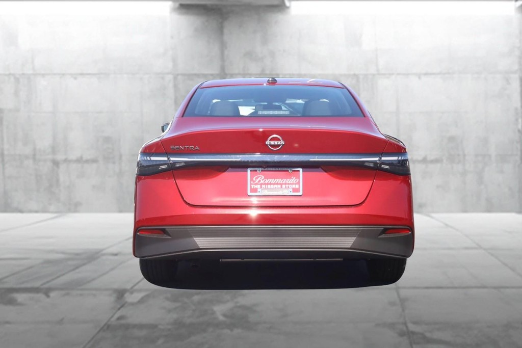 Nissan Sentra Vehicle Image 06