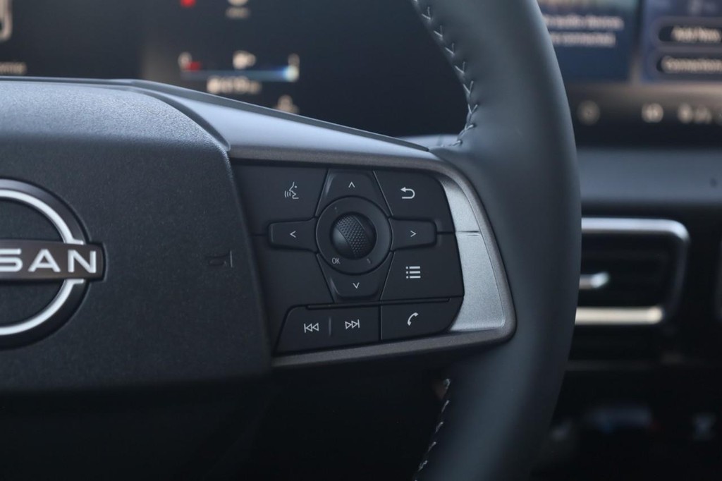 Nissan Sentra Vehicle Image 09