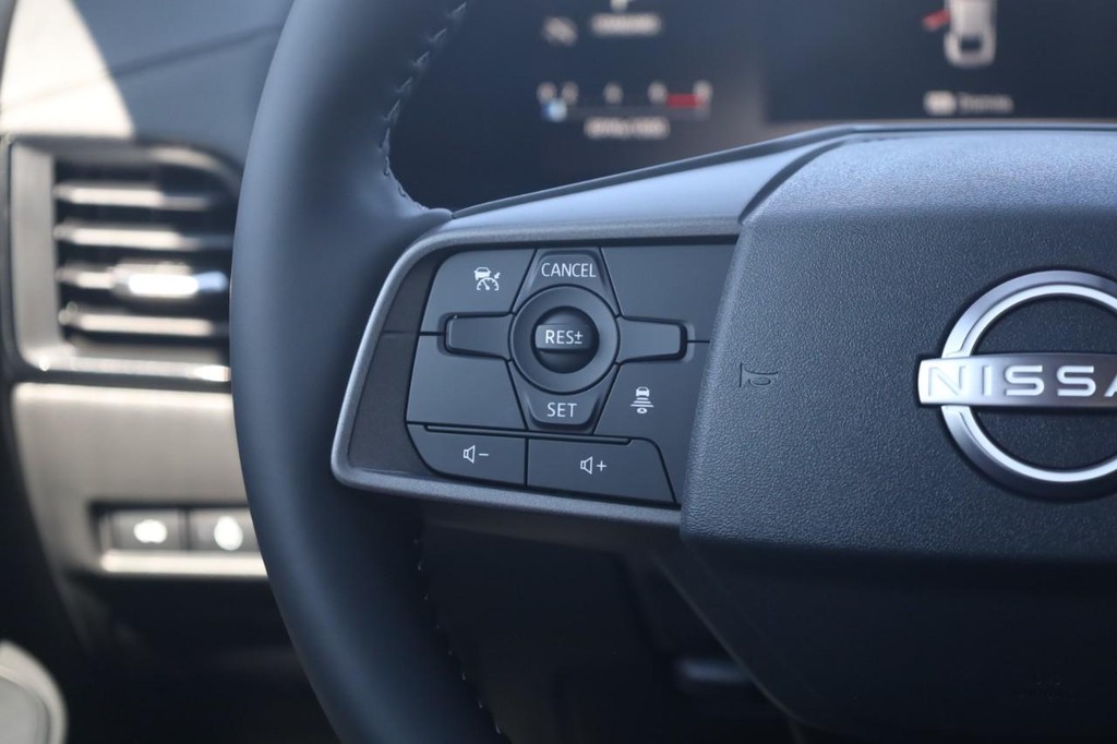 Nissan Sentra Vehicle Image 10