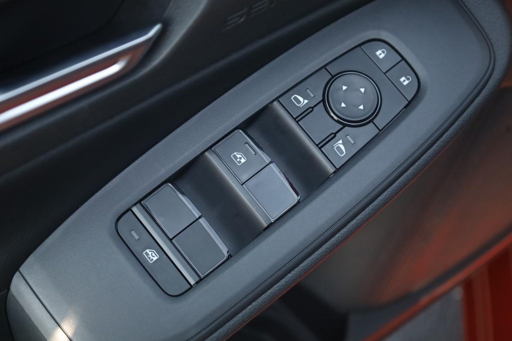 Nissan Sentra Vehicle Image 11