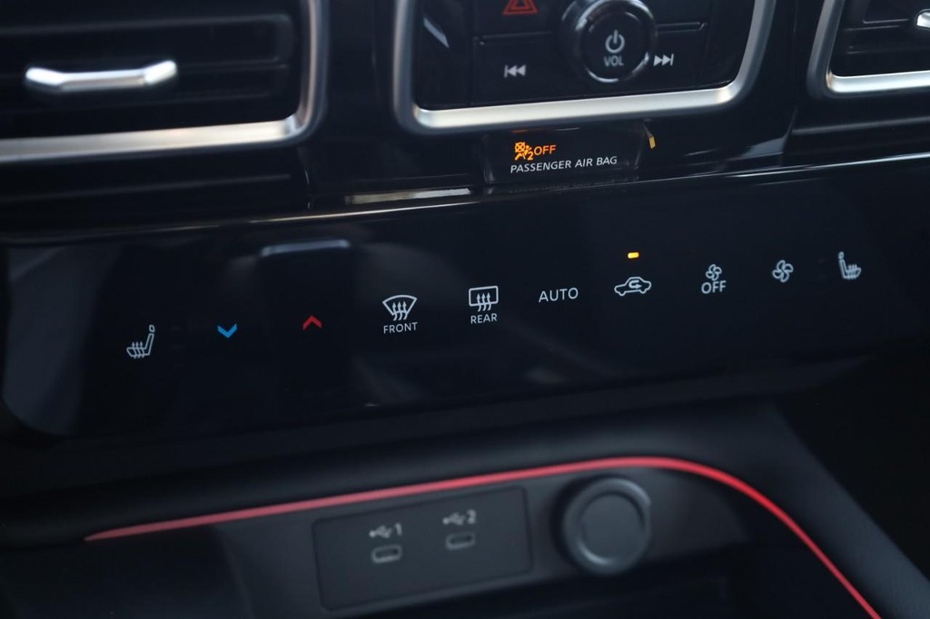 Nissan Sentra Vehicle Image 16