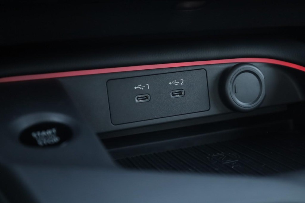 Nissan Sentra Vehicle Image 17