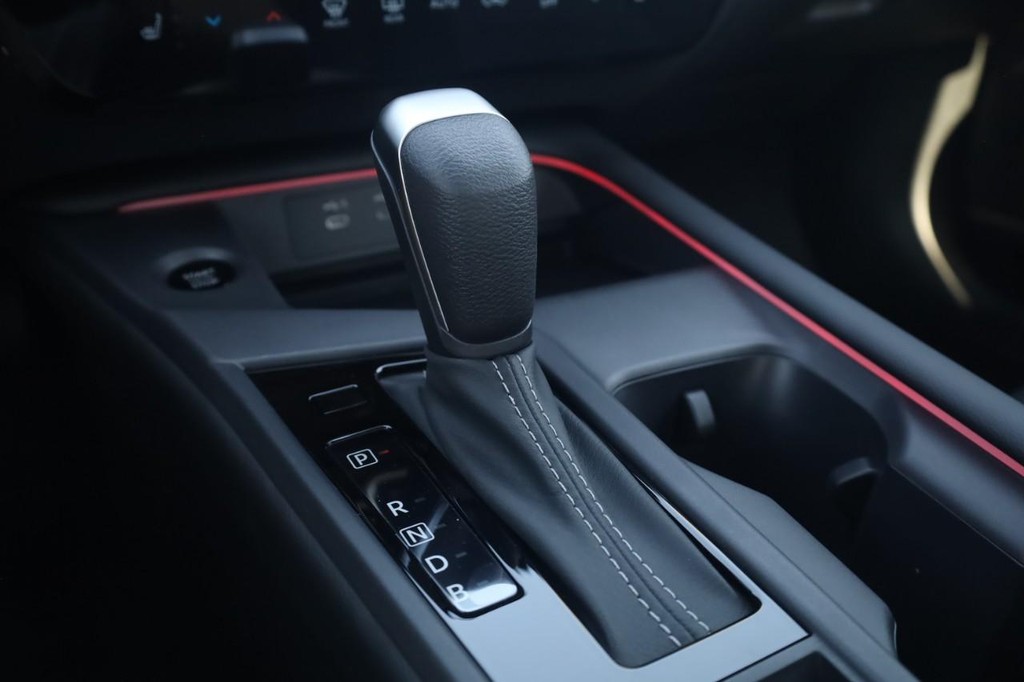 Nissan Sentra Vehicle Image 19