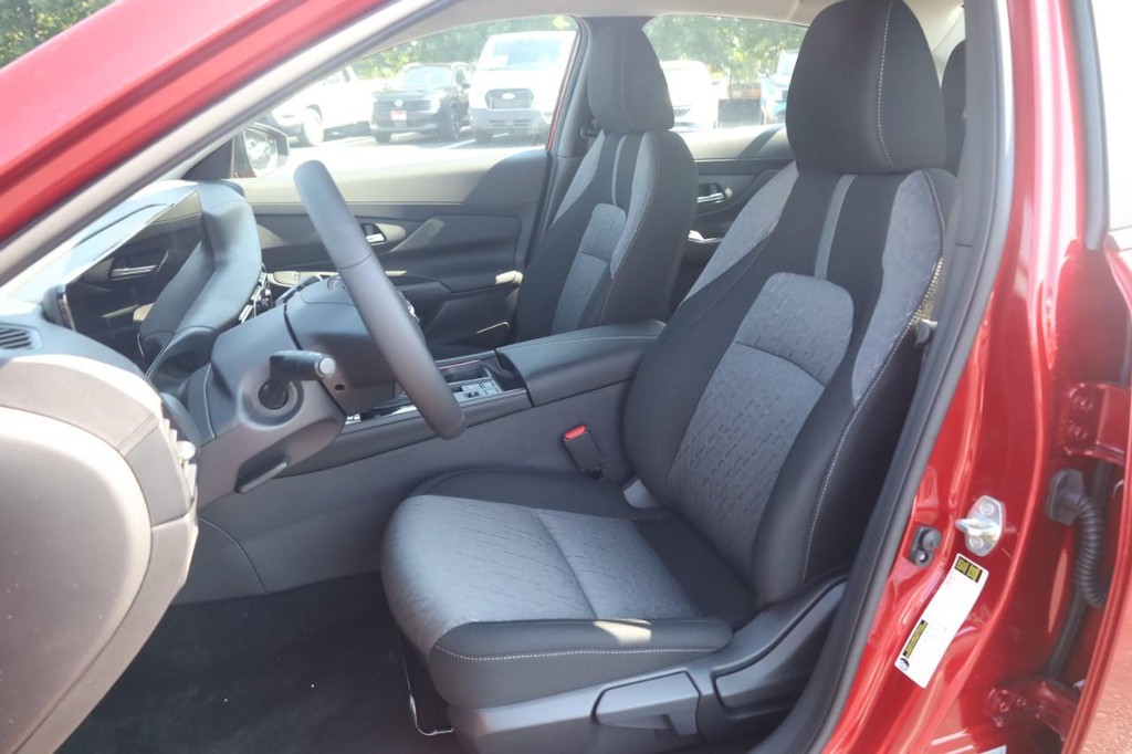 Nissan Sentra Vehicle Image 20