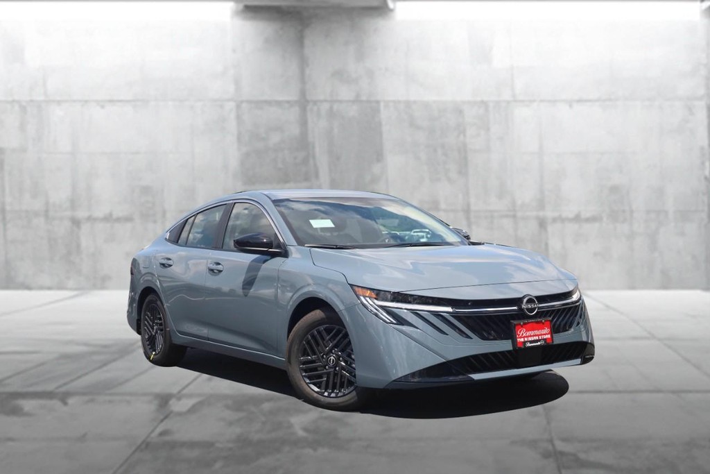 Nissan Sentra Vehicle Full-screen Gallery Image 2