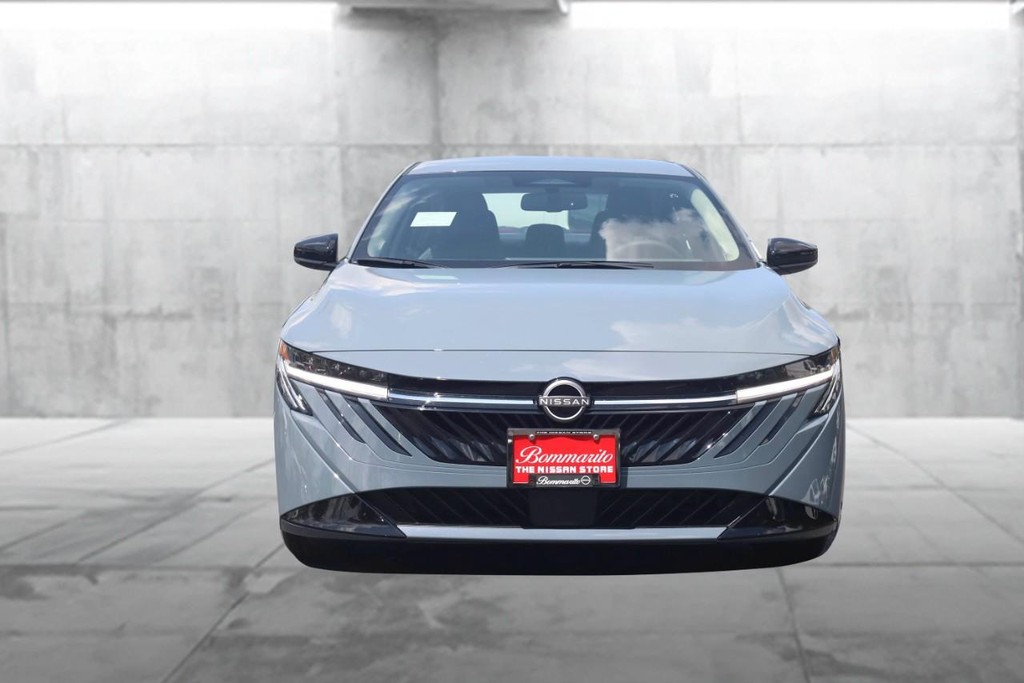Nissan Sentra Vehicle Full-screen Gallery Image 4