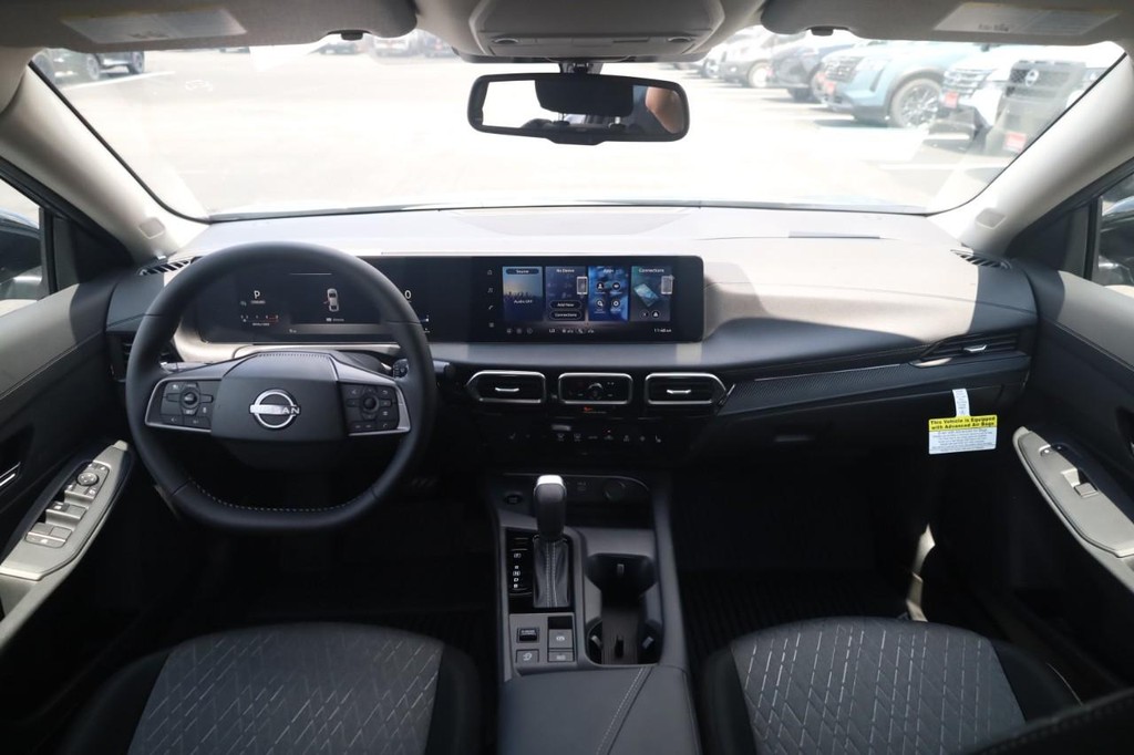 Nissan Sentra Vehicle Full-screen Gallery Image 7