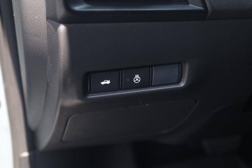 Nissan Sentra Vehicle Full-screen Gallery Image 12