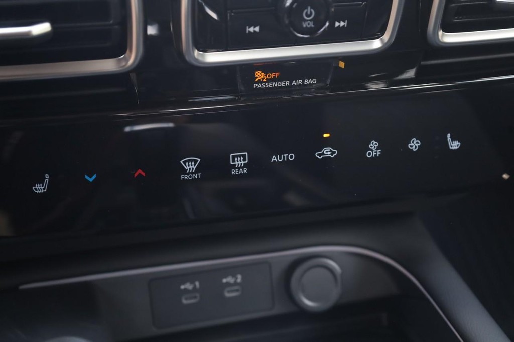 Nissan Sentra Vehicle Full-screen Gallery Image 16