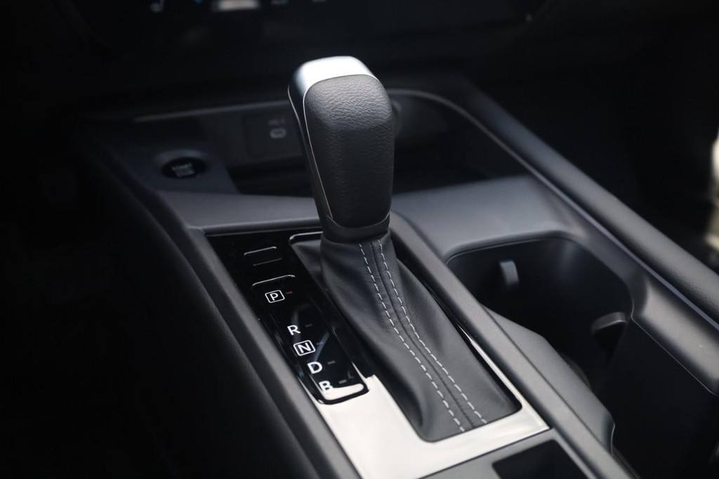 Nissan Sentra Vehicle Full-screen Gallery Image 19