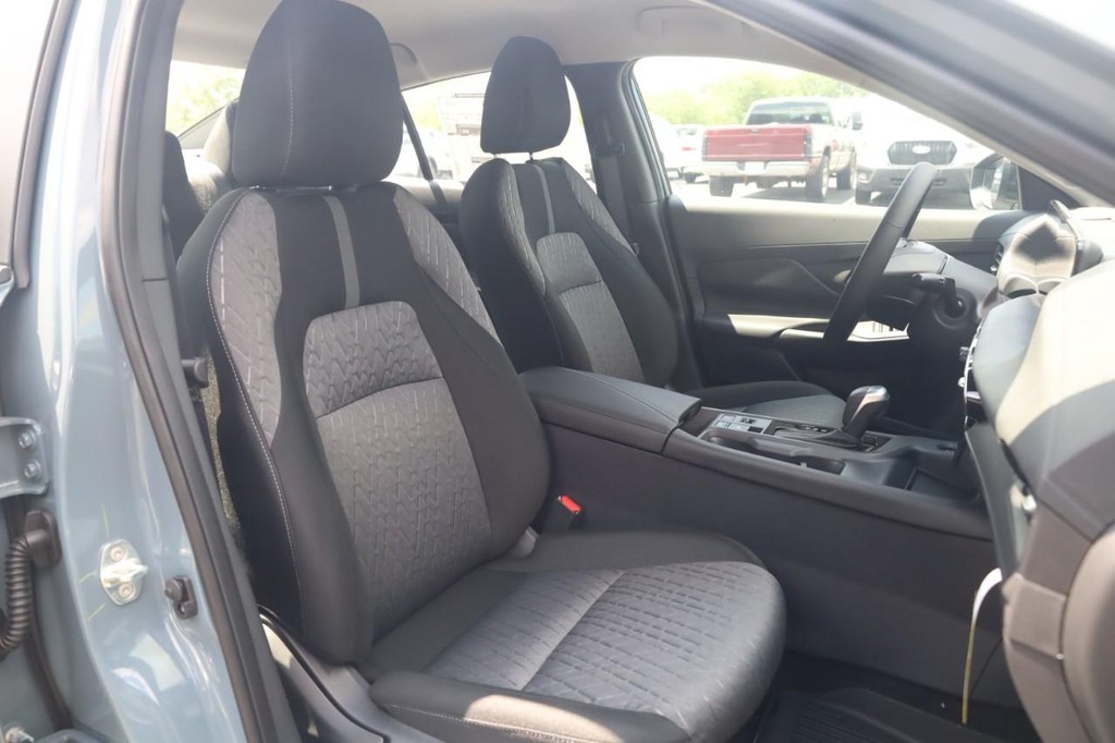 Nissan Sentra Vehicle Full-screen Gallery Image 21
