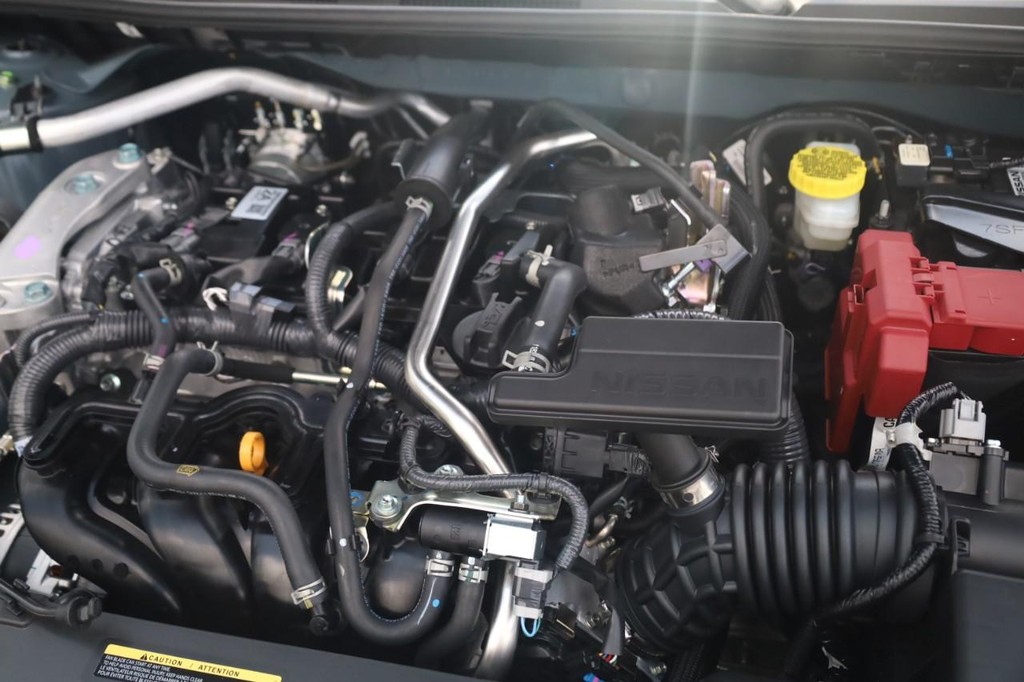 Nissan Sentra Vehicle Full-screen Gallery Image 24