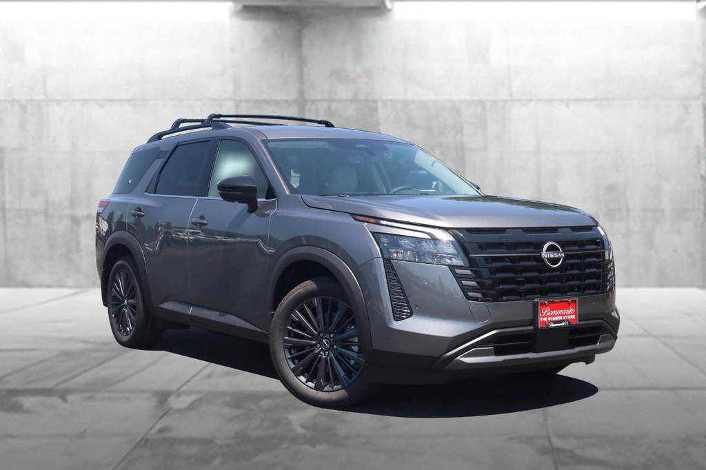 Nissan Pathfinder Vehicle Full-screen Gallery Image 2