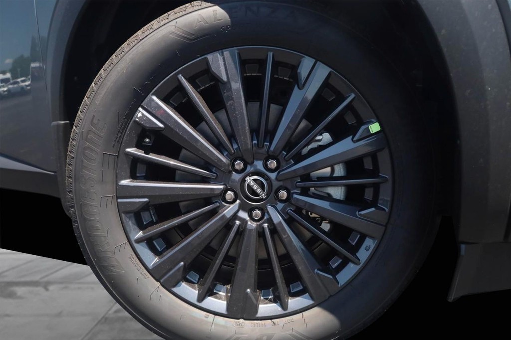Nissan Pathfinder Vehicle Full-screen Gallery Image 3