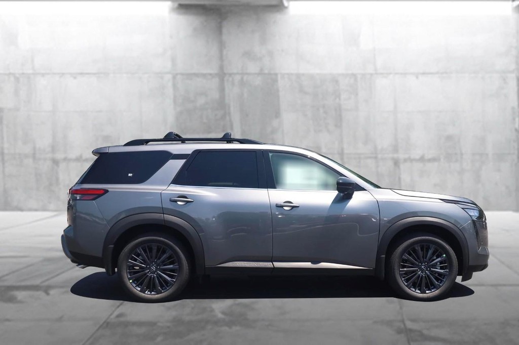 Nissan Pathfinder Vehicle Full-screen Gallery Image 5