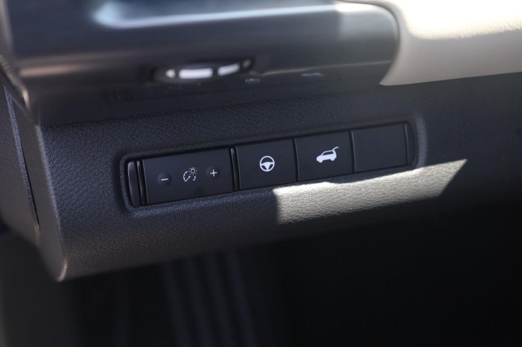 Nissan Pathfinder Vehicle Full-screen Gallery Image 12
