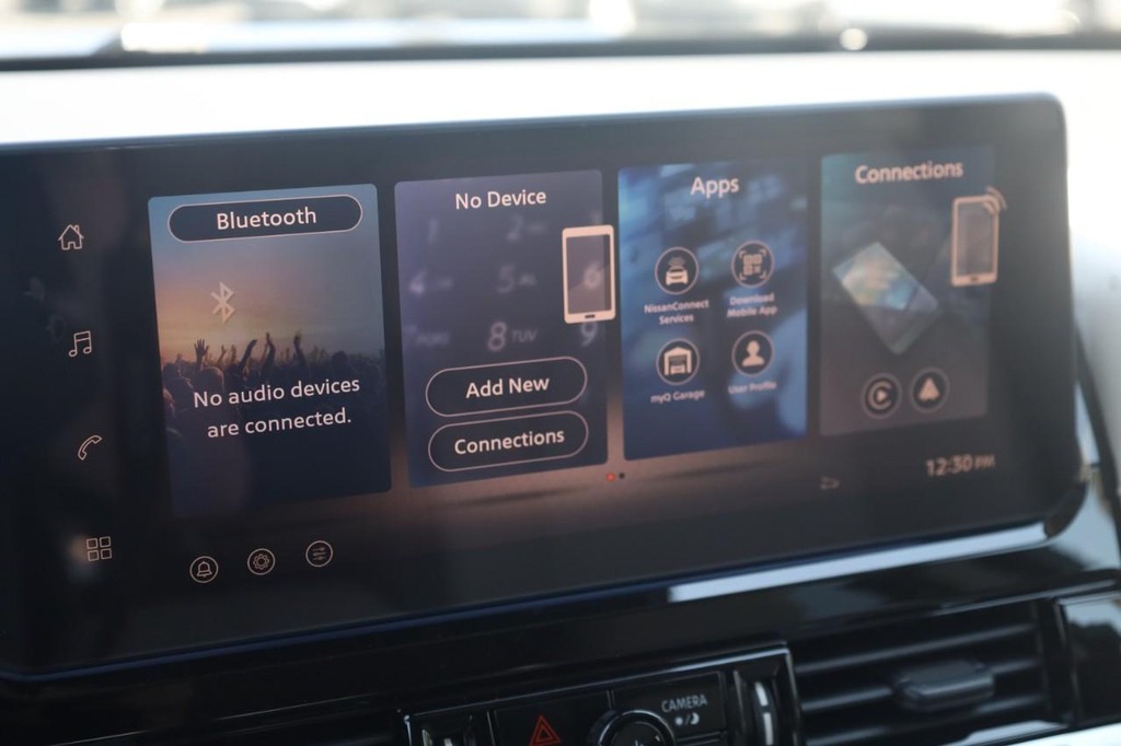 Nissan Pathfinder Vehicle Full-screen Gallery Image 14