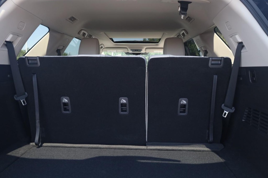 Nissan Pathfinder Vehicle Full-screen Gallery Image 26