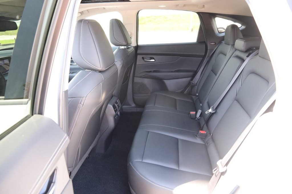Nissan Murano Vehicle Image 11
