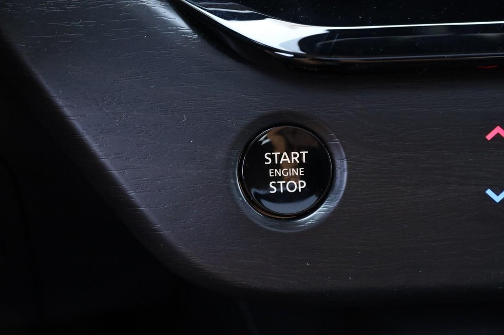 Nissan Murano Vehicle Image 16