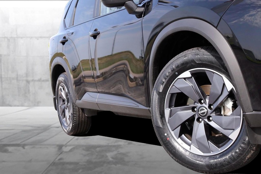 Nissan Rogue Vehicle Image 03