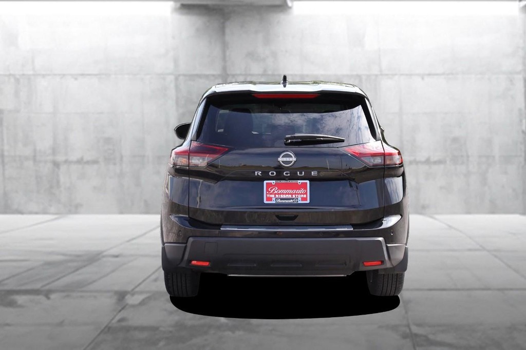 Nissan Rogue Vehicle Image 06