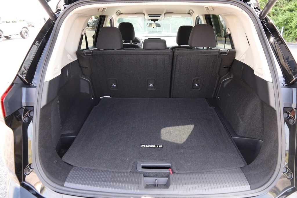 Nissan Rogue Vehicle Image 07