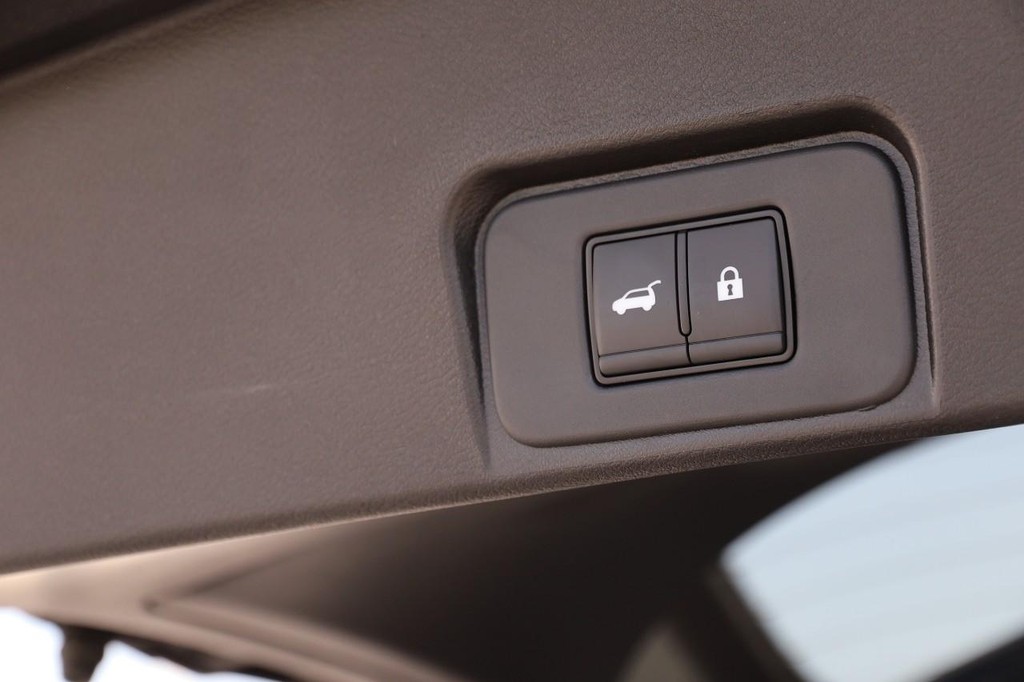 Nissan Rogue Vehicle Image 08