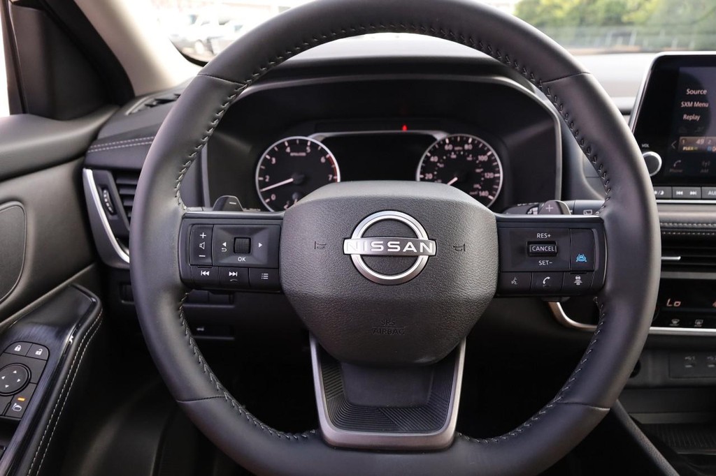 Nissan Rogue Vehicle Image 11