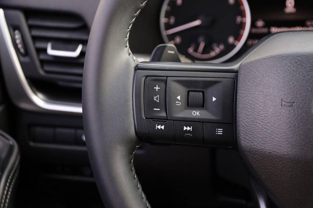 Nissan Rogue Vehicle Image 12