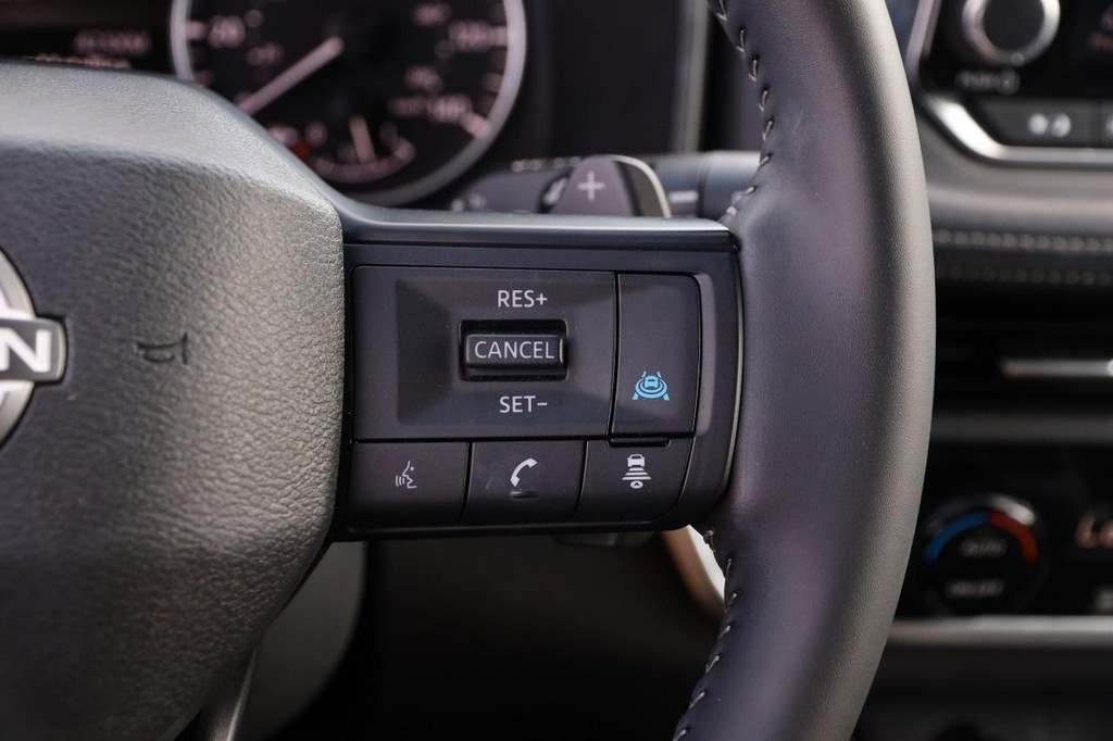 Nissan Rogue Vehicle Image 13