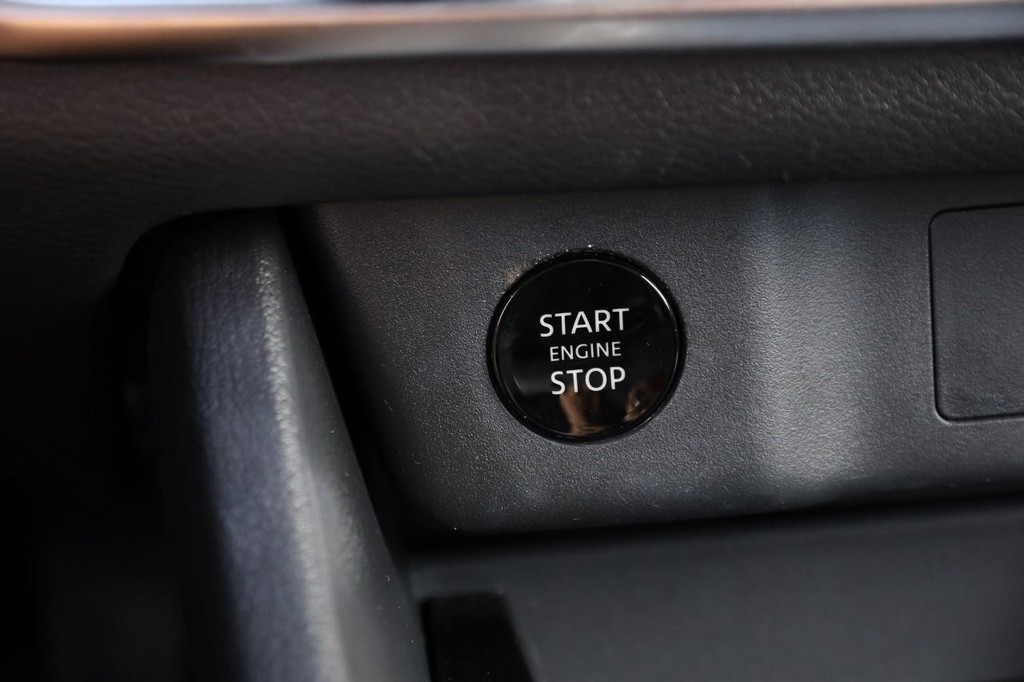 Nissan Rogue Vehicle Image 15