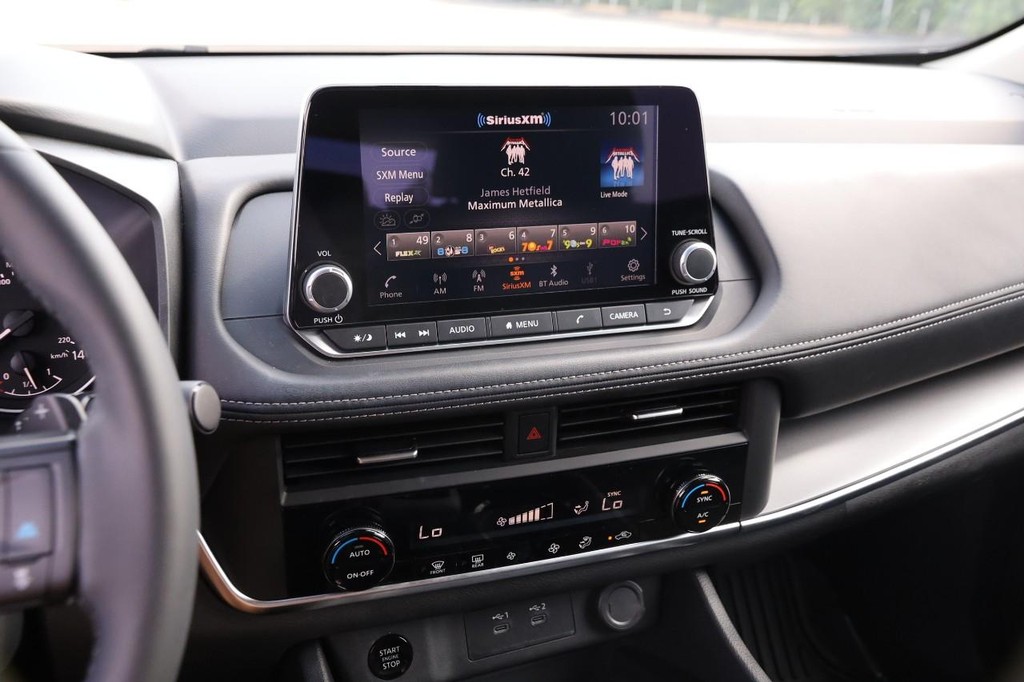 Nissan Rogue Vehicle Image 16