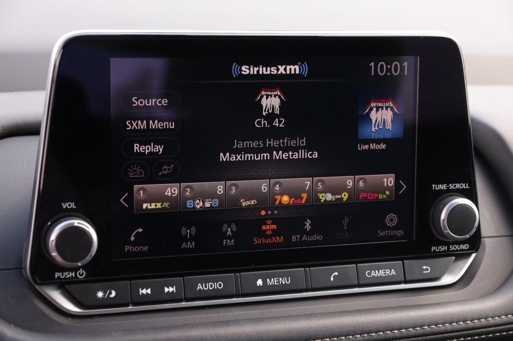 Nissan Rogue Vehicle Image 17