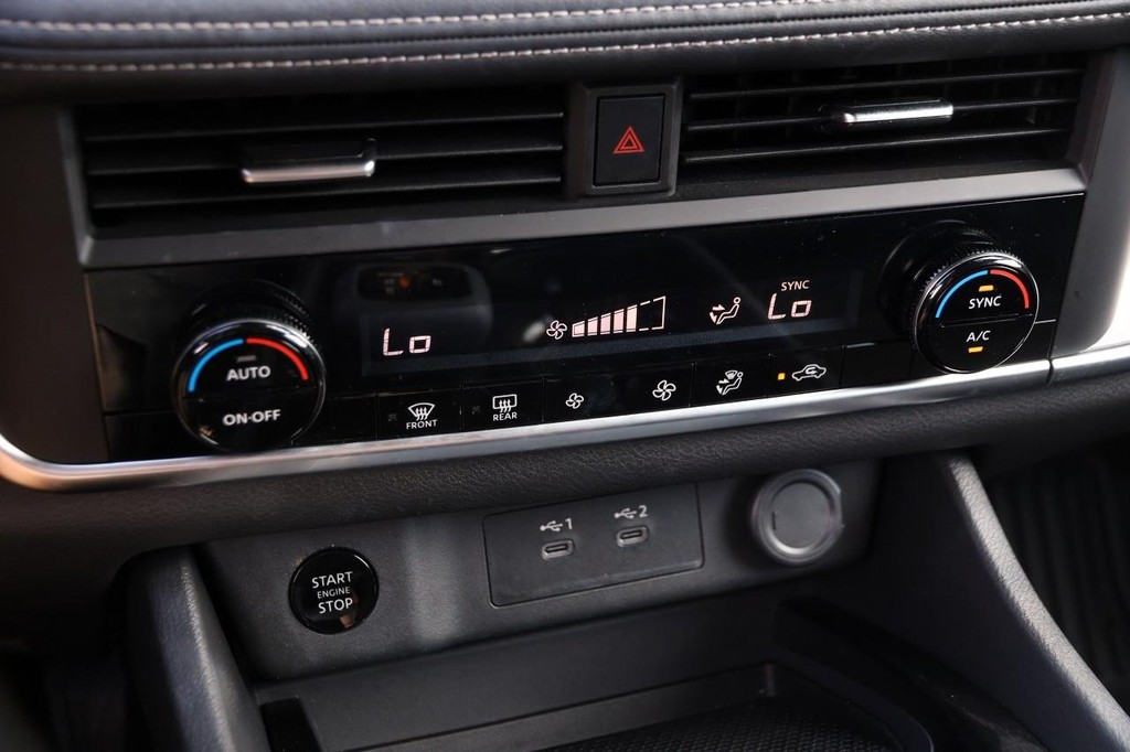 Nissan Rogue Vehicle Image 19