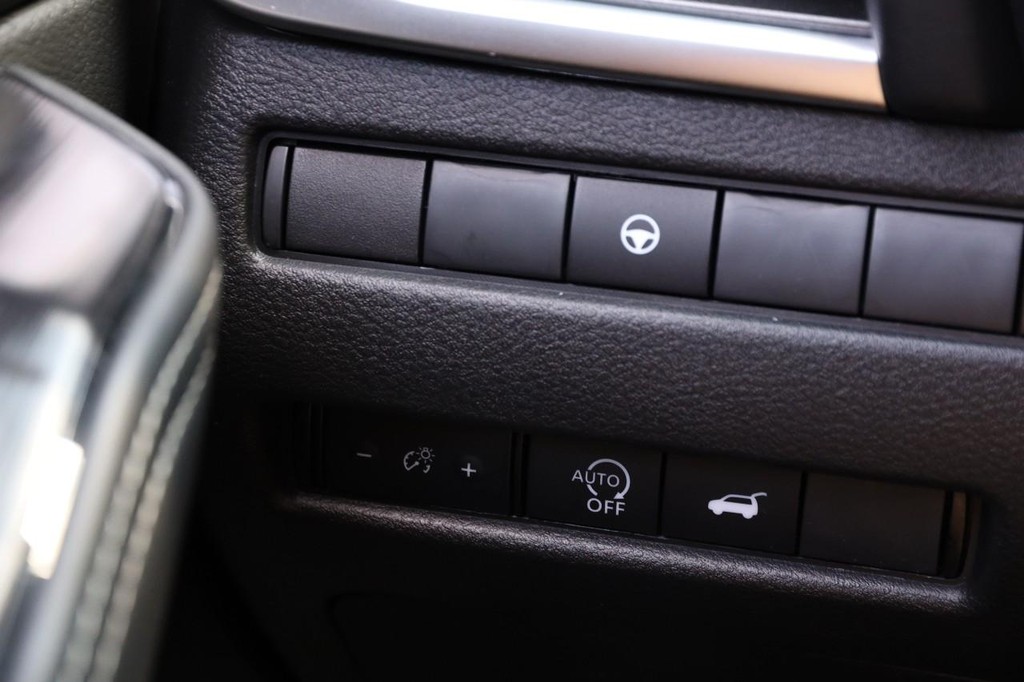 Nissan Rogue Vehicle Image 22