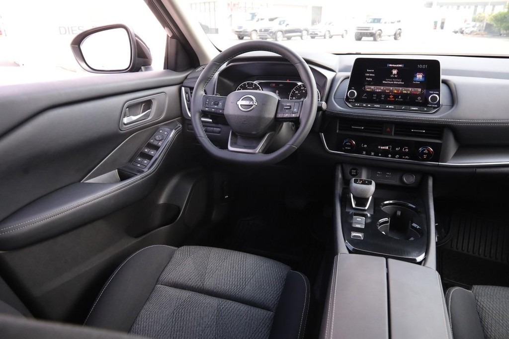 Nissan Rogue Vehicle Image 24