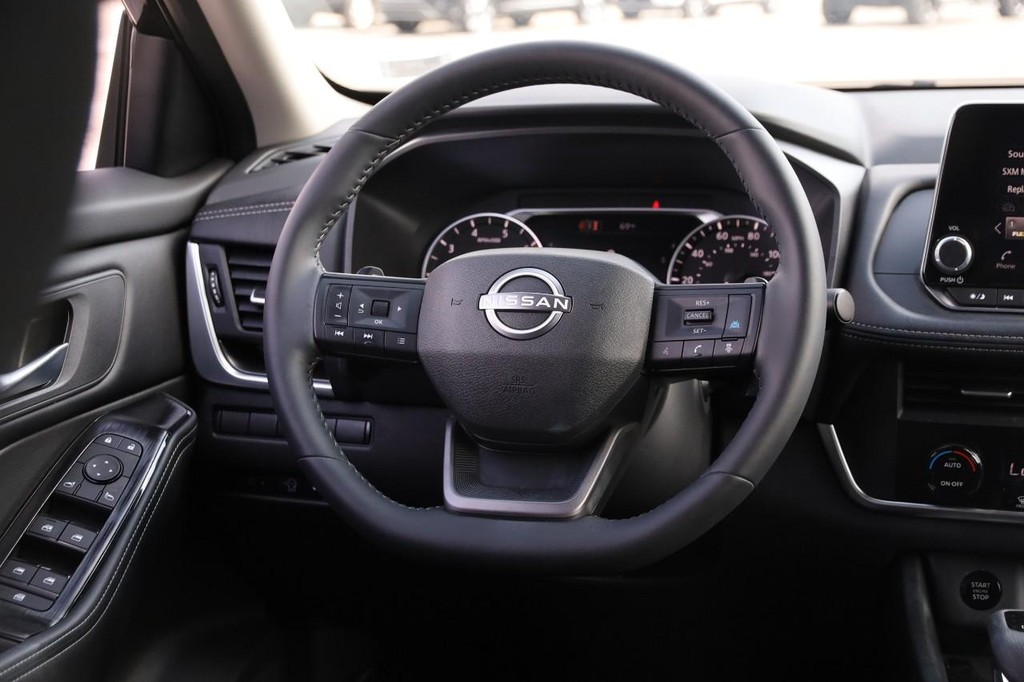 Nissan Rogue Vehicle Image 25