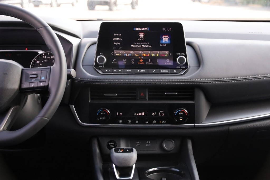 Nissan Rogue Vehicle Image 26