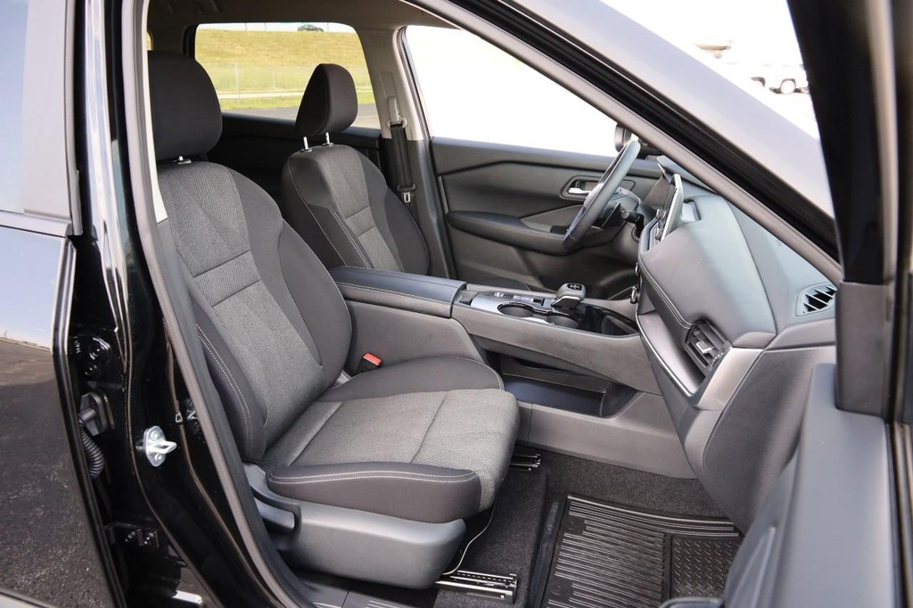 Nissan Rogue Vehicle Image 28