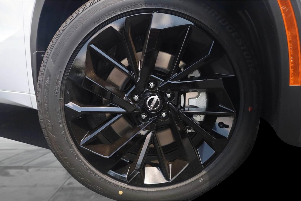 Nissan Rogue Plug-In Hybrid Vehicle Image 03