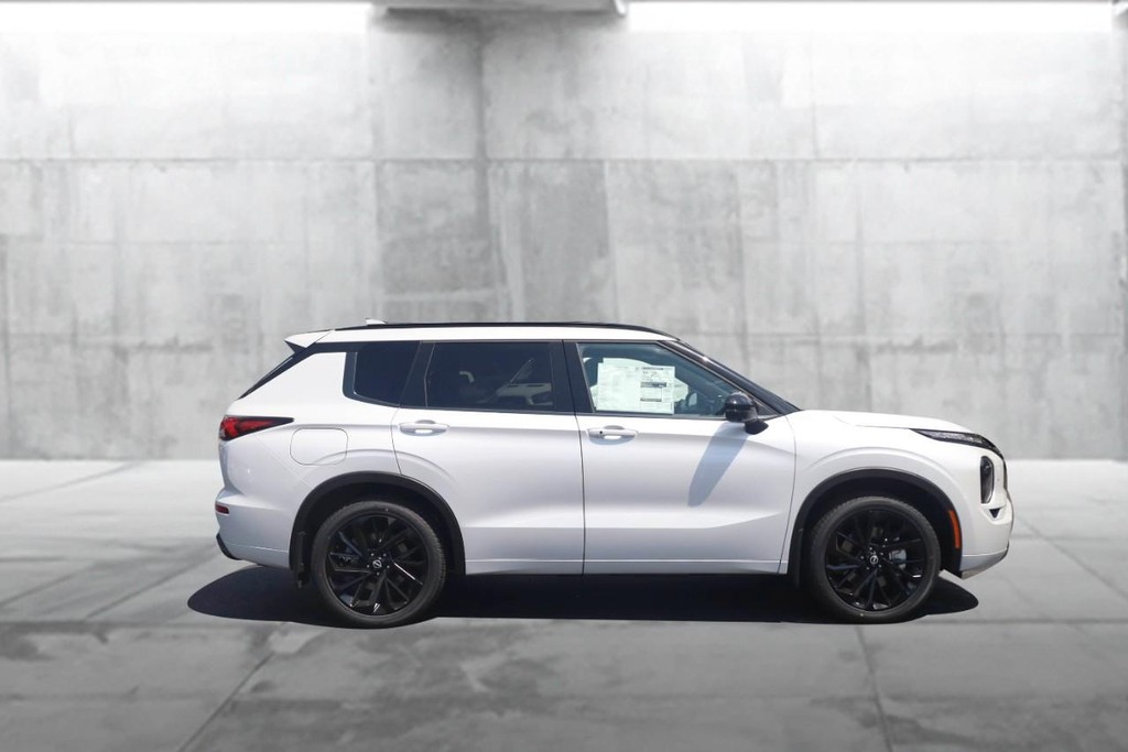 Nissan Rogue Plug-In Hybrid Vehicle Image 05