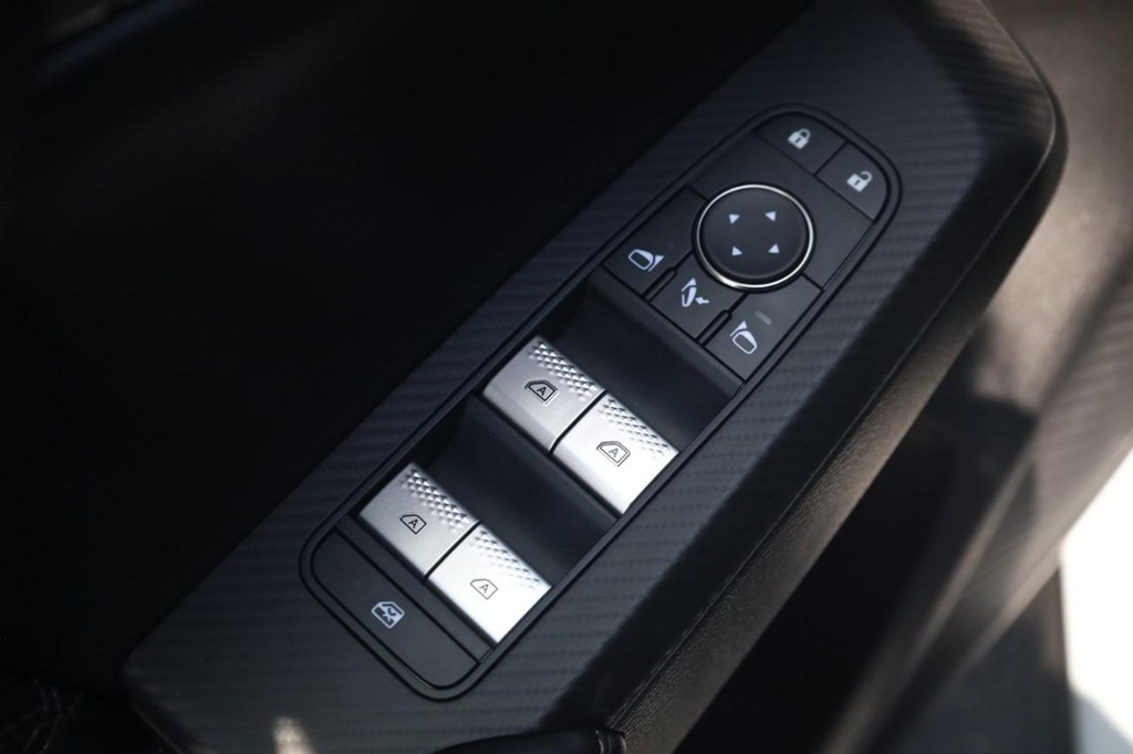 Nissan Rogue Plug-In Hybrid Vehicle Image 11