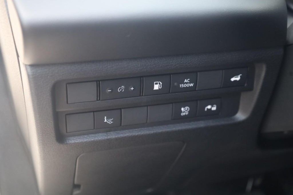 Nissan Rogue Plug-In Hybrid Vehicle Image 13