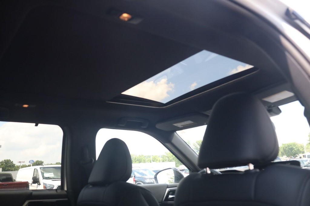 Nissan Rogue Plug-In Hybrid Vehicle Image 25