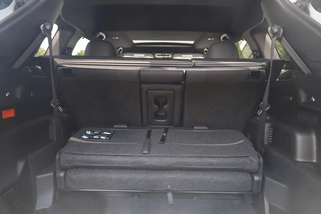 Nissan Rogue Plug-In Hybrid Vehicle Image 26