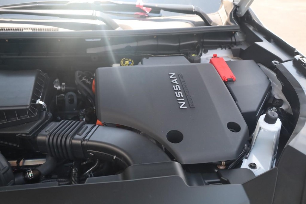 Nissan Rogue Plug-In Hybrid Vehicle Image 28