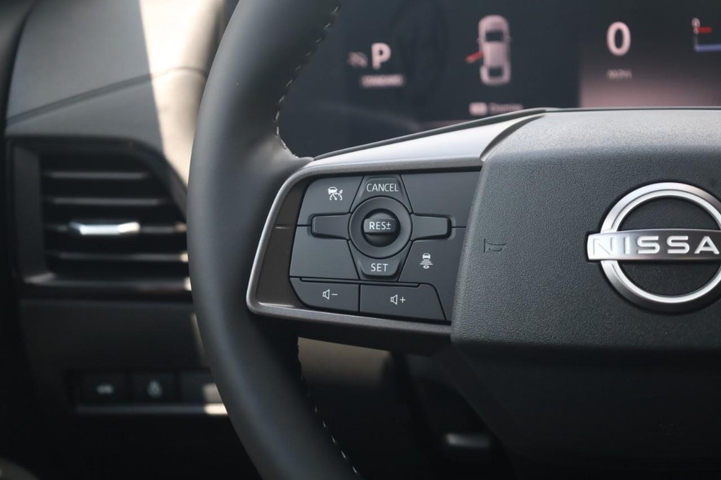 Nissan Sentra Vehicle Image 10