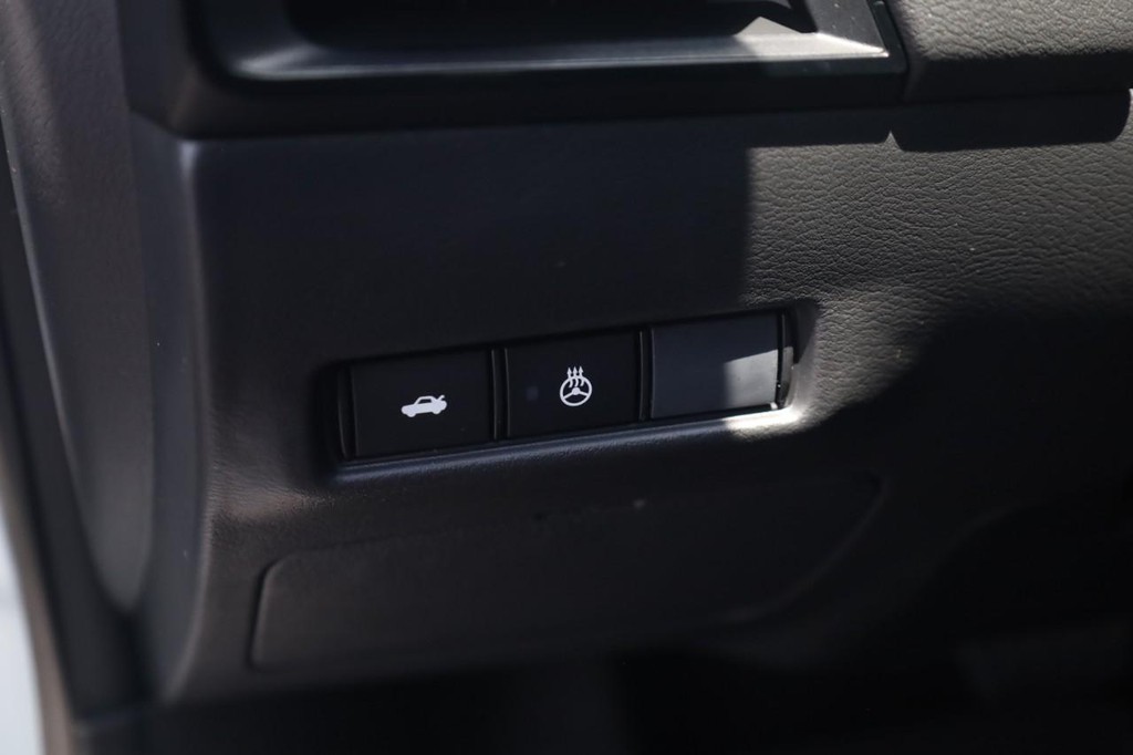 Nissan Sentra Vehicle Image 12